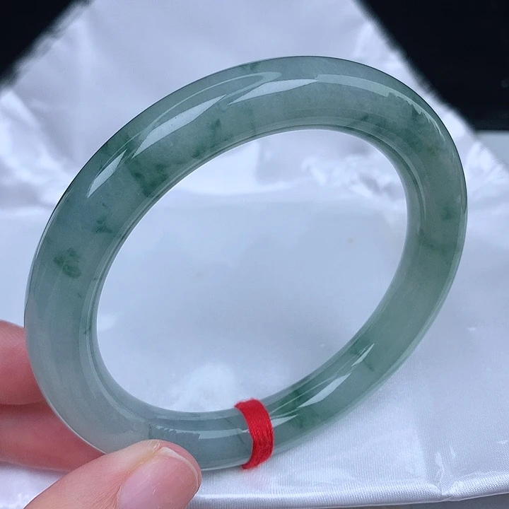 未镶嵌手镯（圆镯）翡翠天然