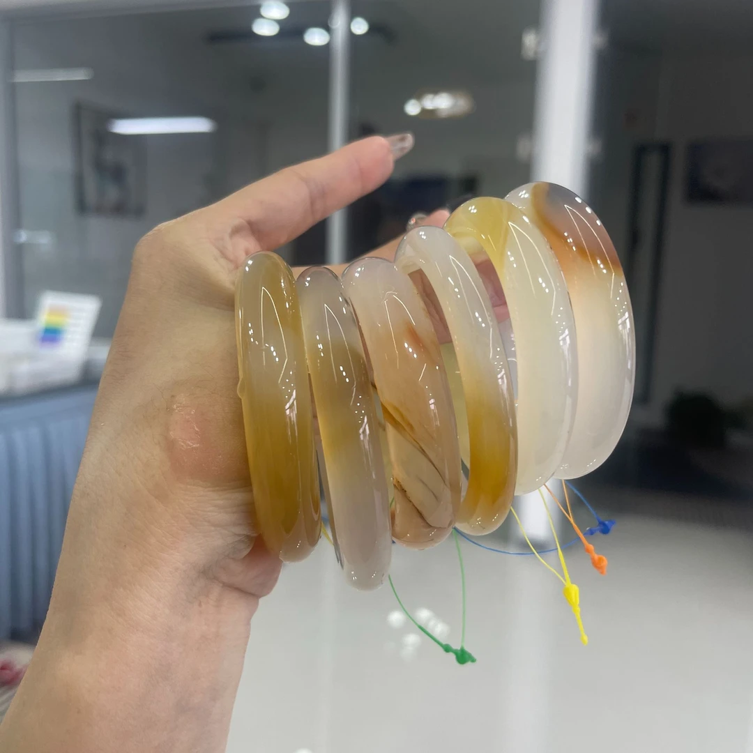 天然玛瑙手镯飘花包容款勿拍