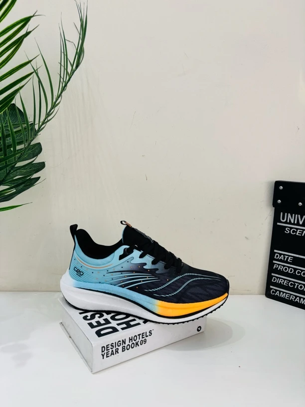 春季新款休闲轻底超软回弹碳素碳板拼色运动跑鞋徒步健身耐磨防滑