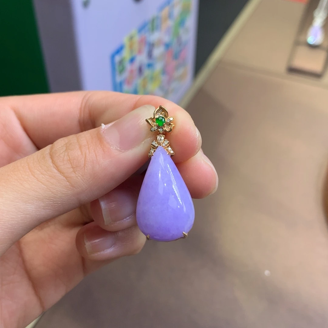 翡翠18K金镶嵌颈饰翡翠