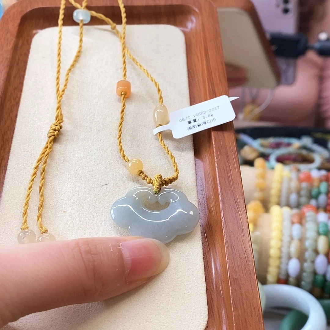 翡翠颈饰未镶嵌静*翡翠挂件