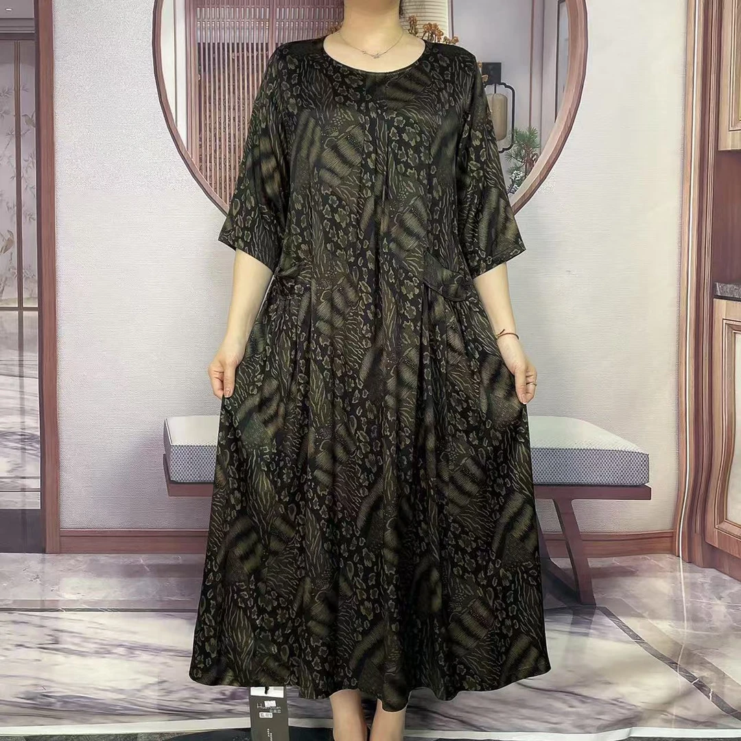 Q20004圆领时尚大版连衣裙