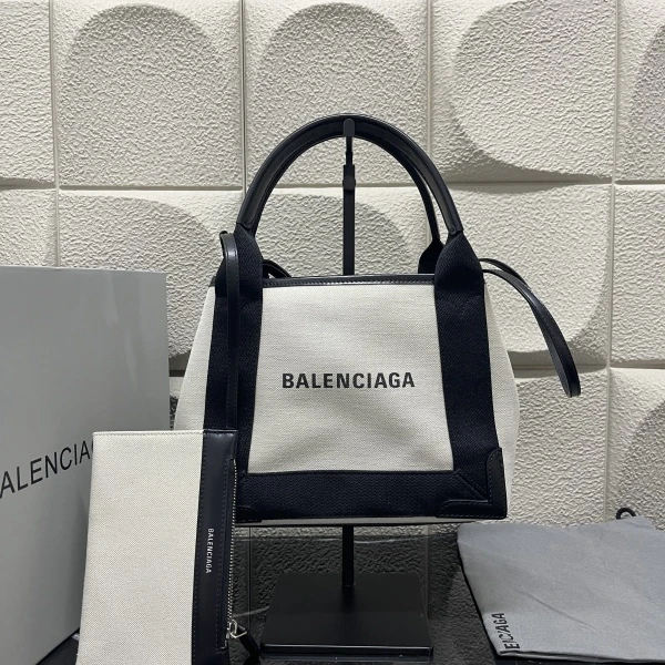 巴黎世家/包包/95新/市场价7800/250817zb0019