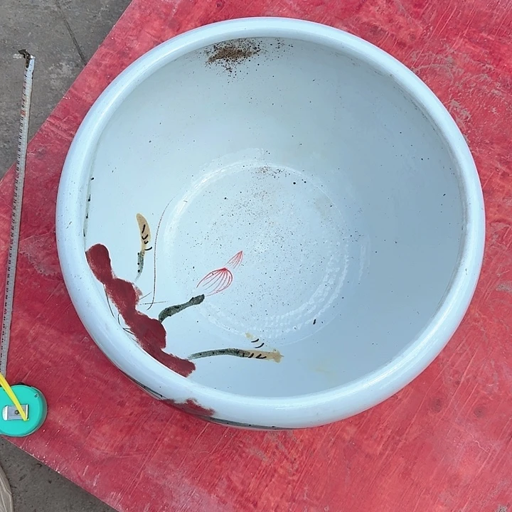 瓷片直径46厘米，高度27厘米..