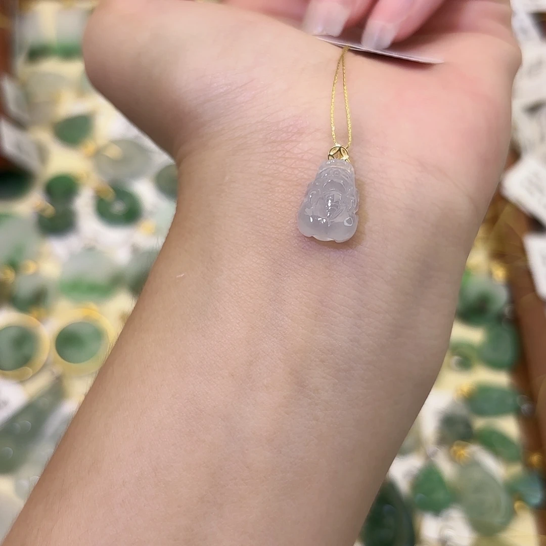 颈饰18K金镶嵌翡翠貔貅