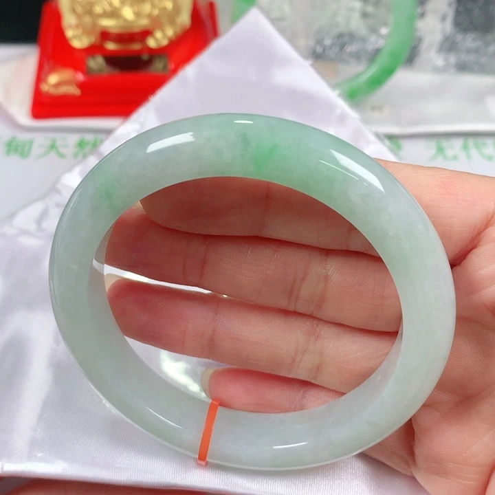 翡翠手镯未镶嵌   编号ZD1240 正圈58