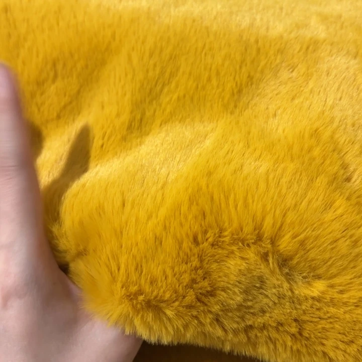 混纺姜黄色仿兔毛1米。