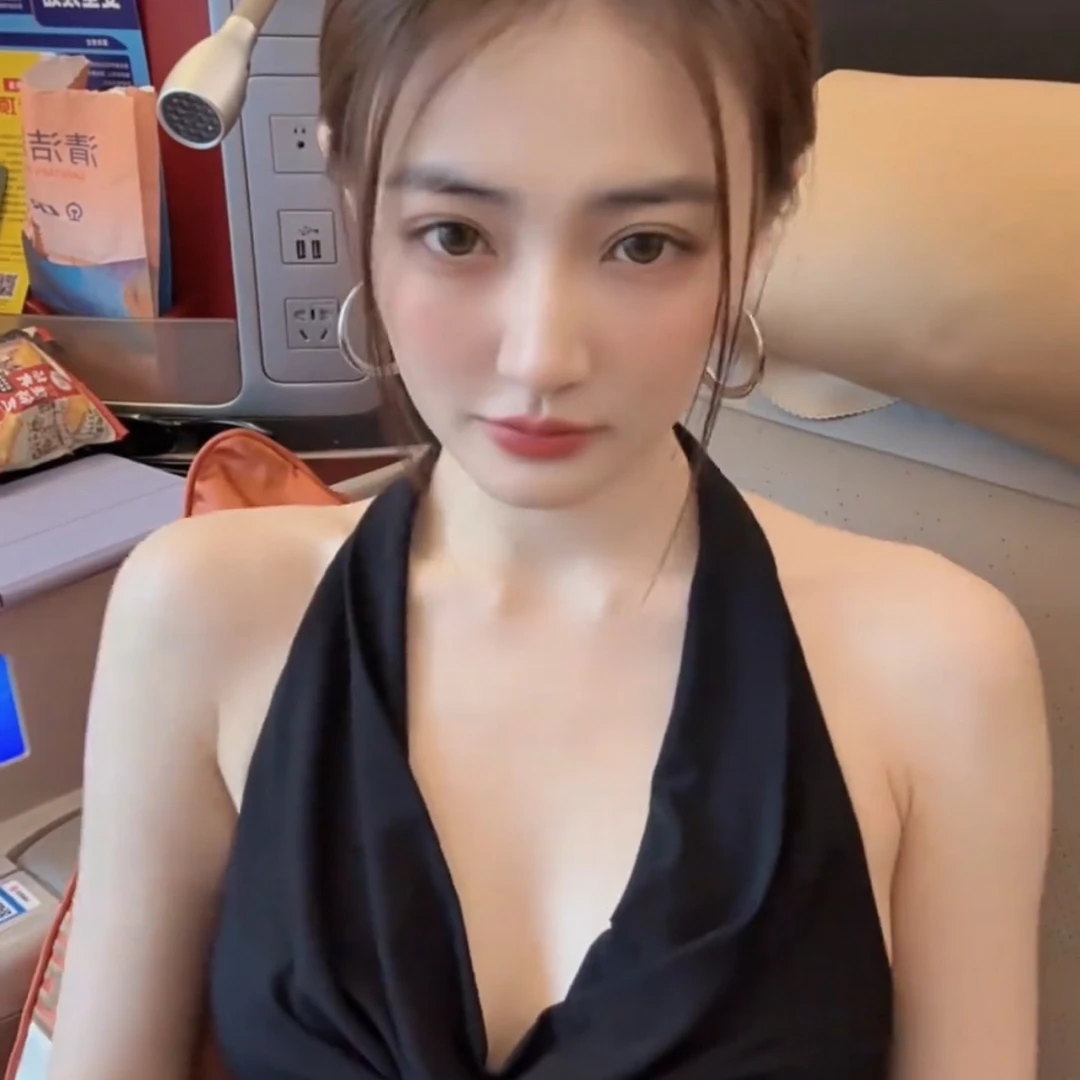 徐璐同款挂脖荡领无袖背心女夏季外穿收腰紧身设计小众别致辣妹风