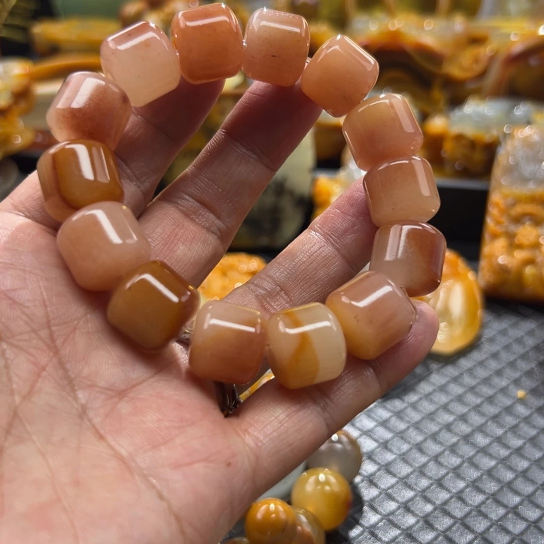 石英质玉未镶嵌颈饰