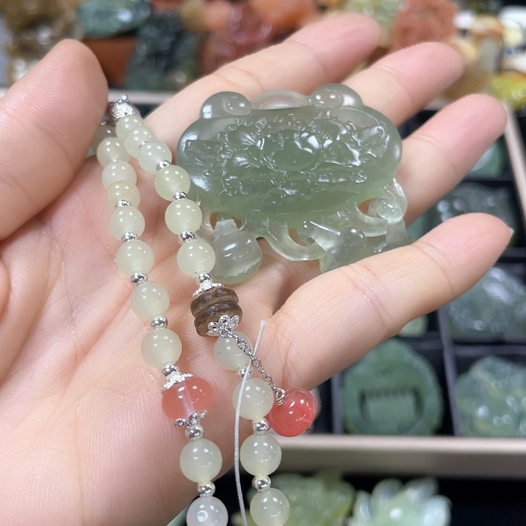 蛇纹石玉颈饰未镶嵌