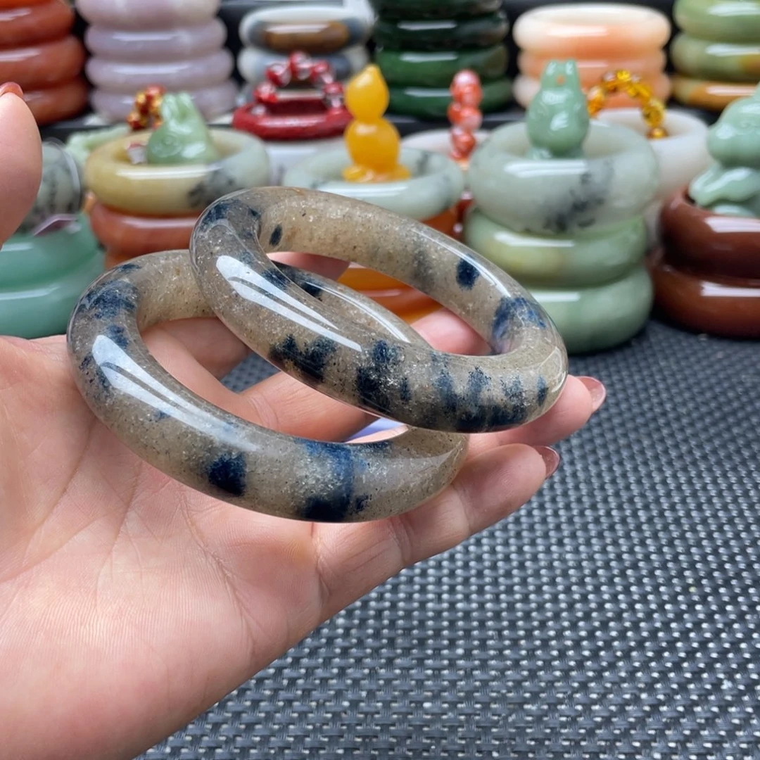 未镶嵌手镯石英岩玉