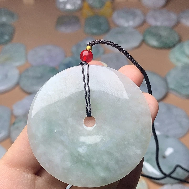 翡翠未镶嵌颈饰平安扣