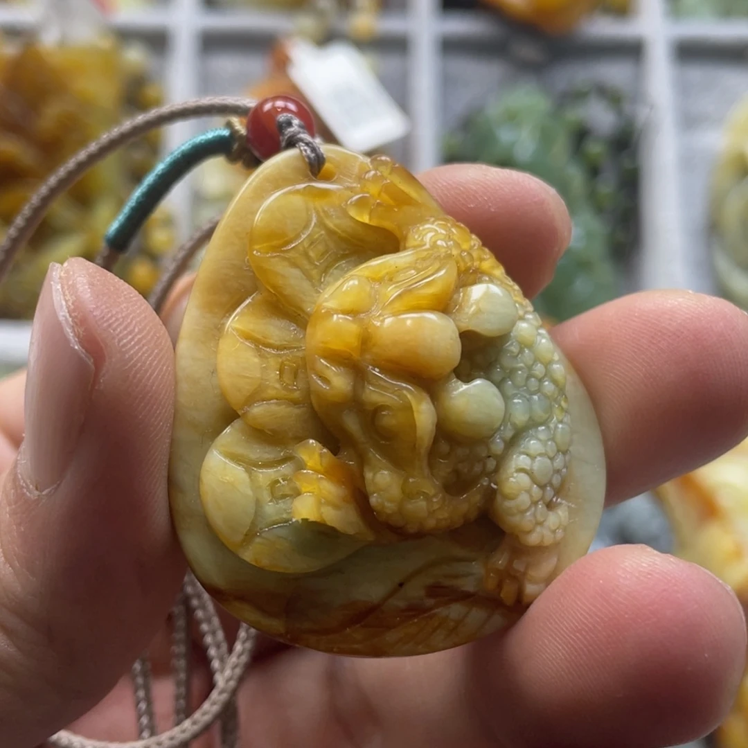 蛇纹石玉颈饰未镶嵌吊坠