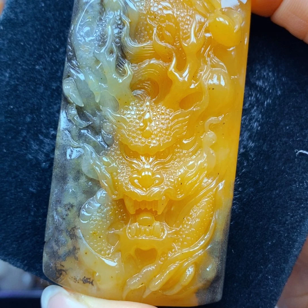 未镶嵌石英质玉（黄龙玉）颈饰