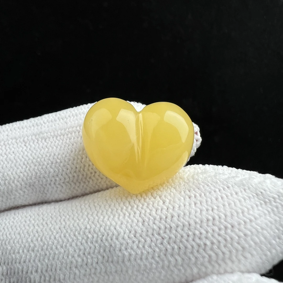 M4781天然蜜蜡 爱心18.6*15.5mm 保真原矿