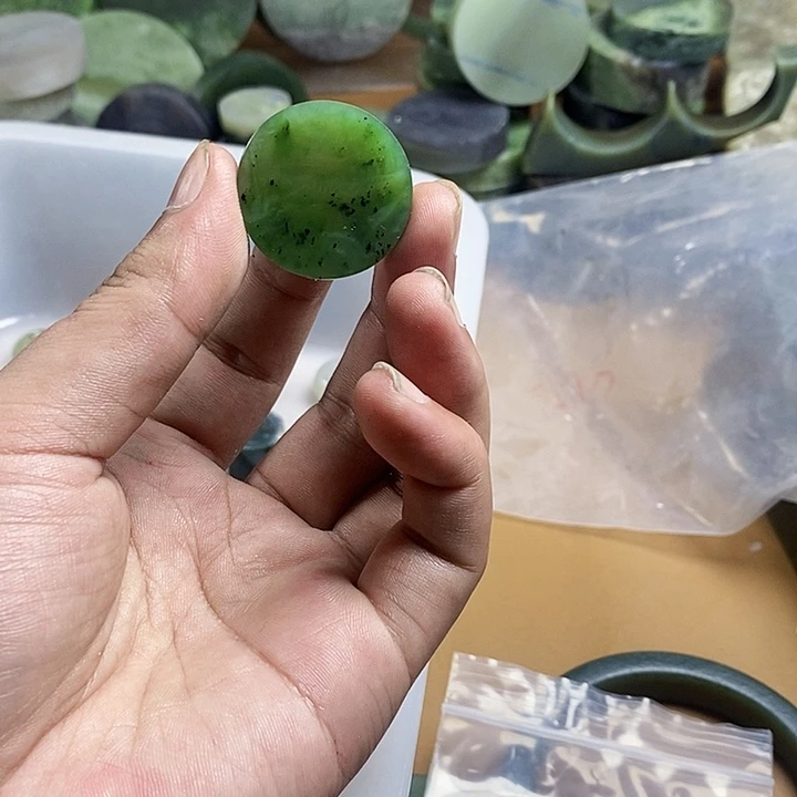 用***4和田玉（糖玉）未镶嵌珠宝半成品