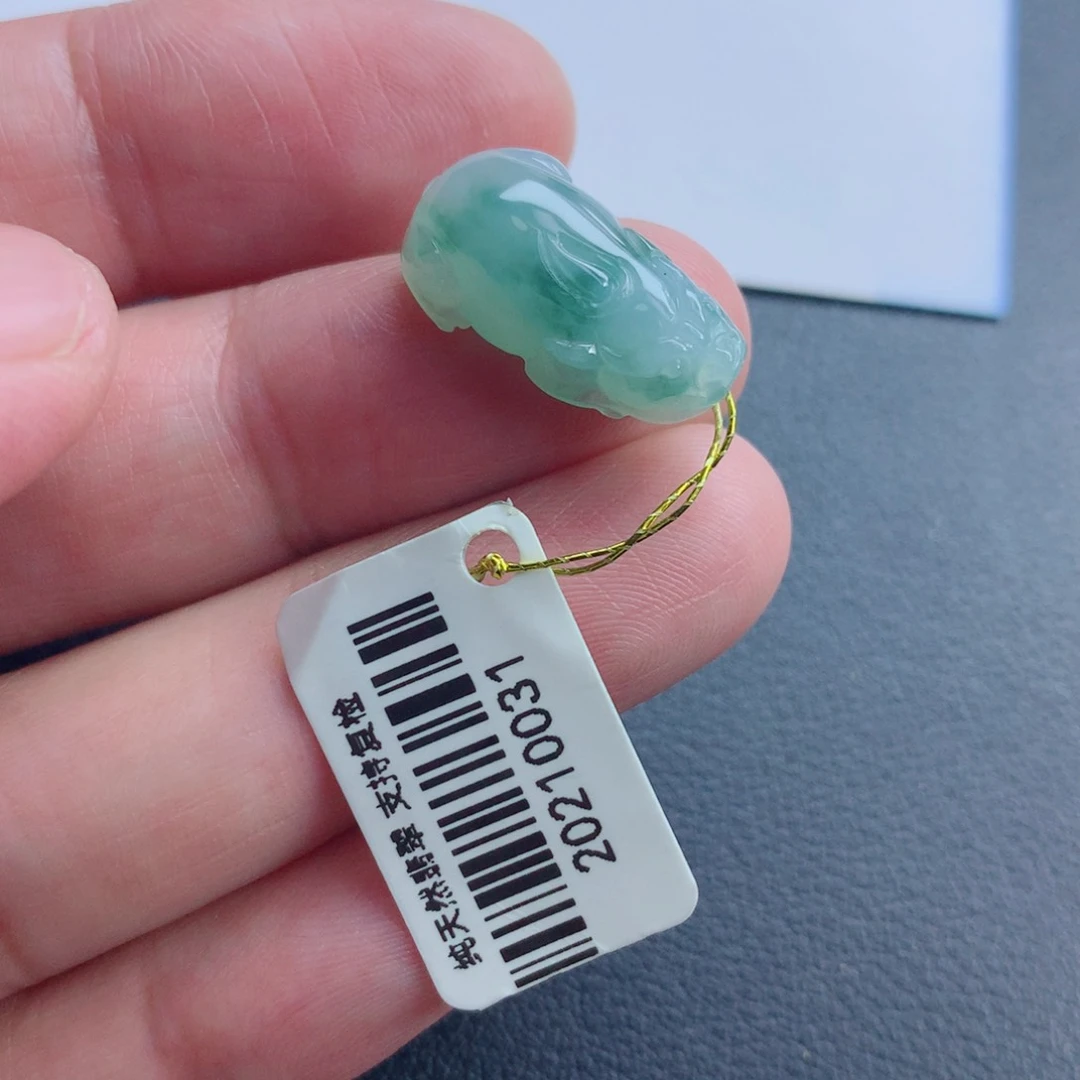 翡翠未镶嵌颈饰貔貅