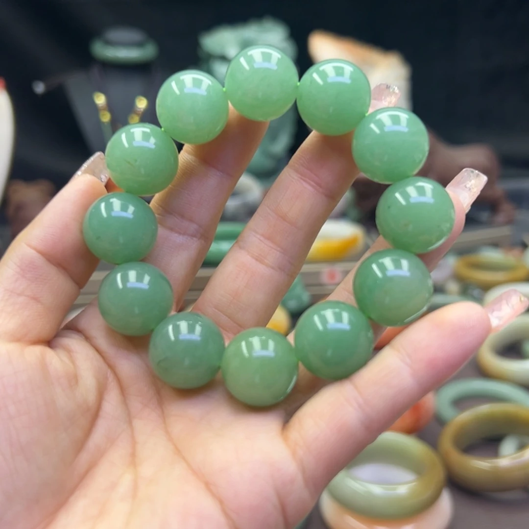 未镶嵌手镯石英岩玉