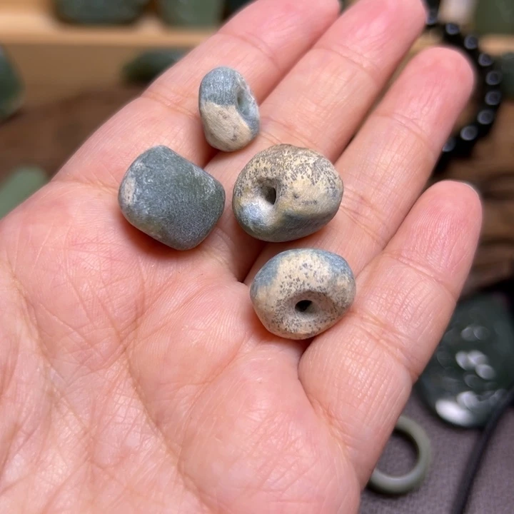 迦***店岫岩河磨玉（透闪石质玉）未镶嵌颈饰