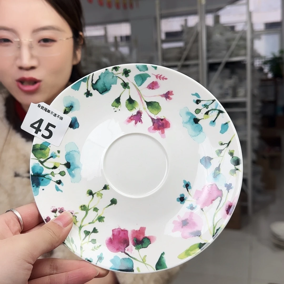 骨瓷19cm一个平盘瑕疵不忒不还(39米包邮)