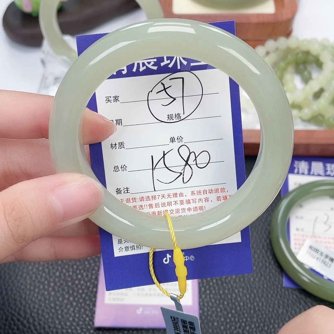 和田玉未镶嵌手镯