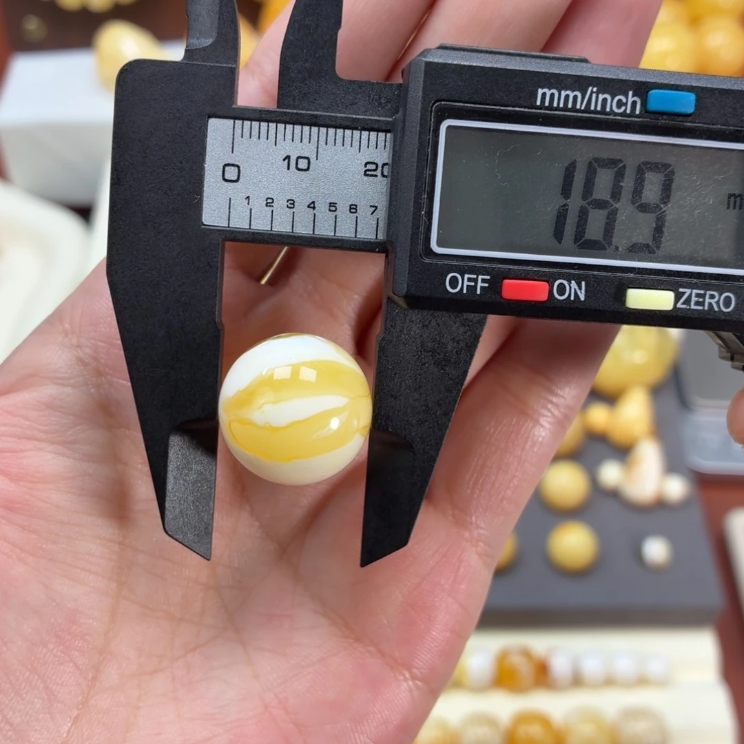 琥珀未镶嵌珠宝奇石焦皮金瓷白圆珠18.9mm