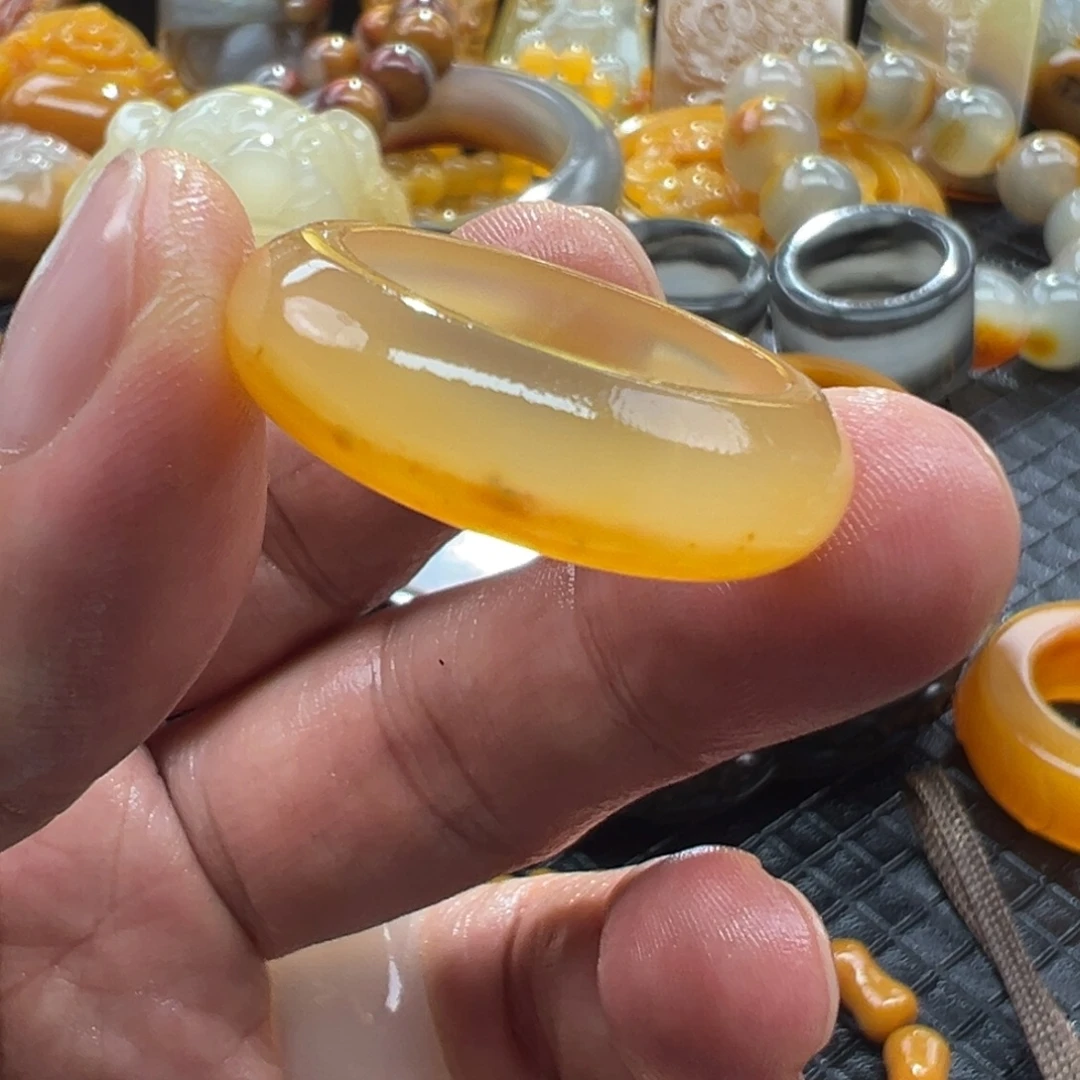 石英质玉未镶嵌颈饰