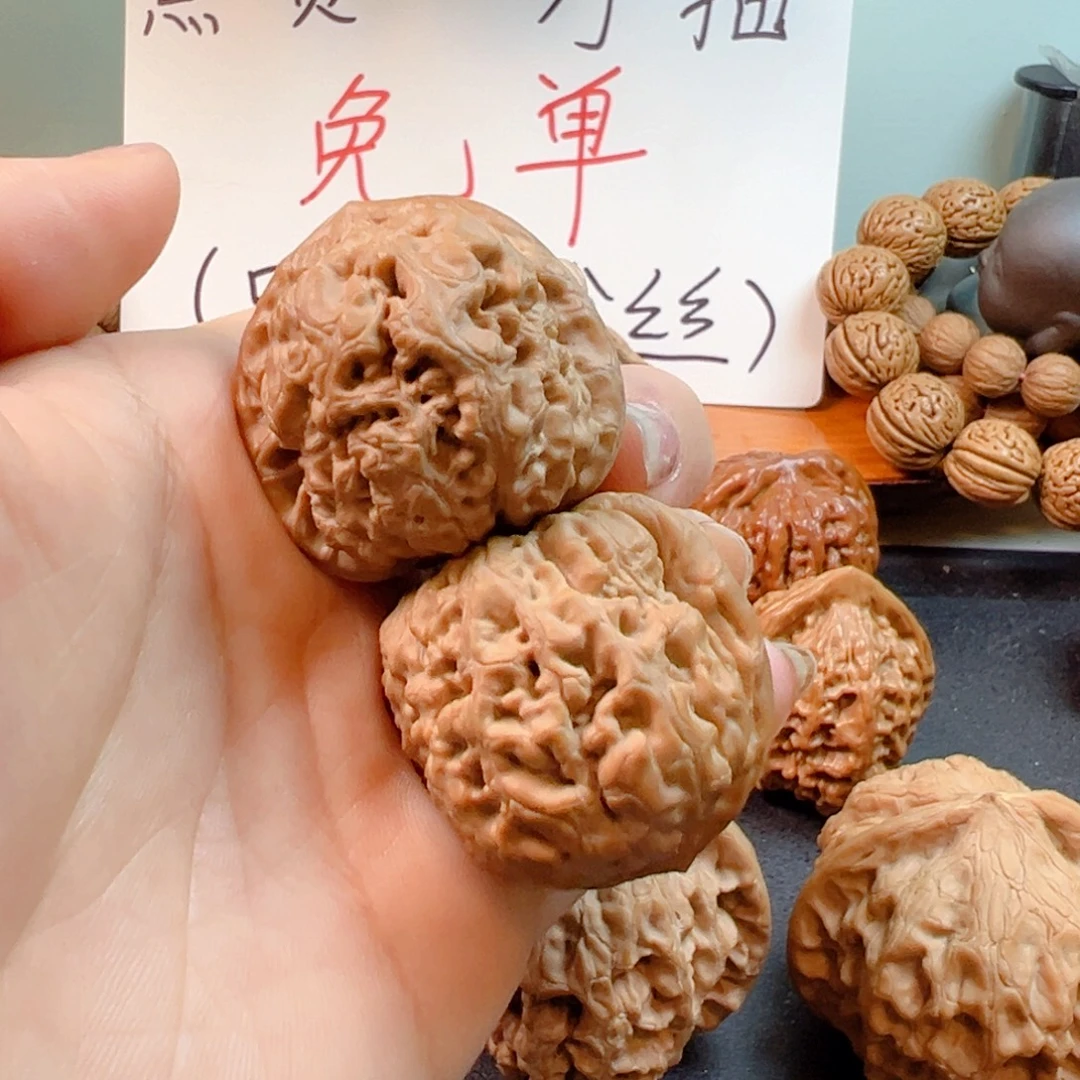 文玩核桃把件金字塔手把件