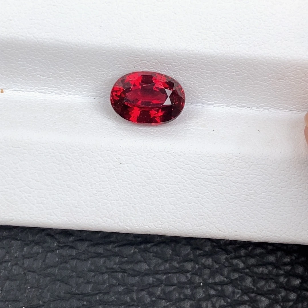 未镶嵌裸石石榴石3.85克拉