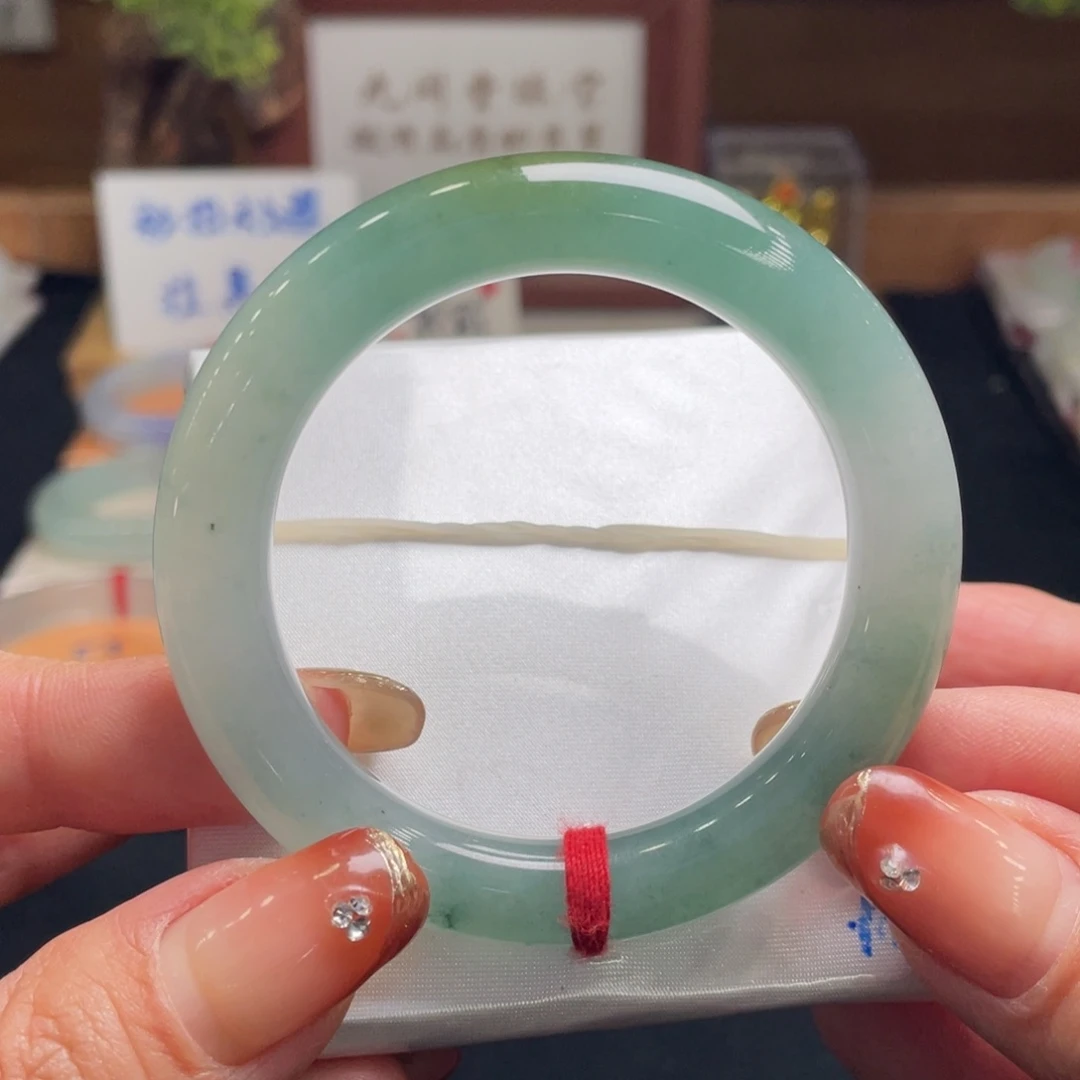 翡翠手镯未镶嵌翡翠52圆条