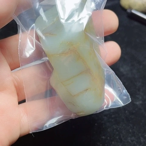 颈饰未镶嵌和田玉（糖玉）