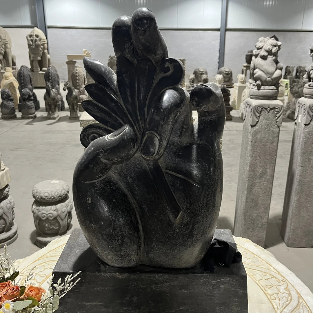 青石雕刻佛手摆件一个
