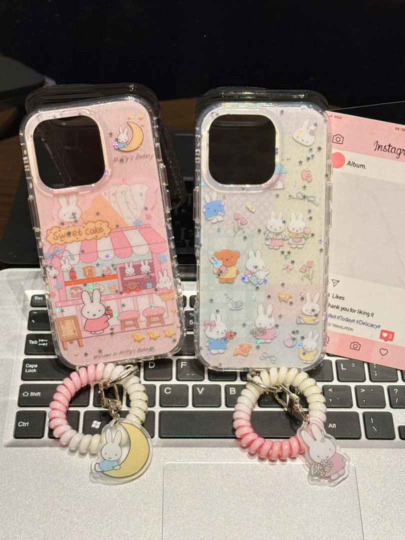 卡通可爱橱窗花朵米菲兔吊牌电话绳适用苹果16/15/14/防摔手机壳