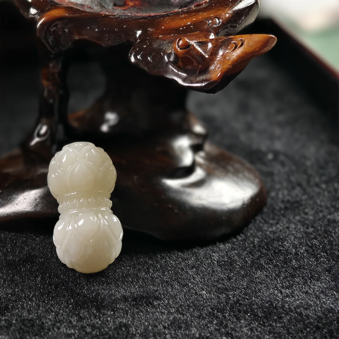 和田玉莲花杵（精品） 8883z