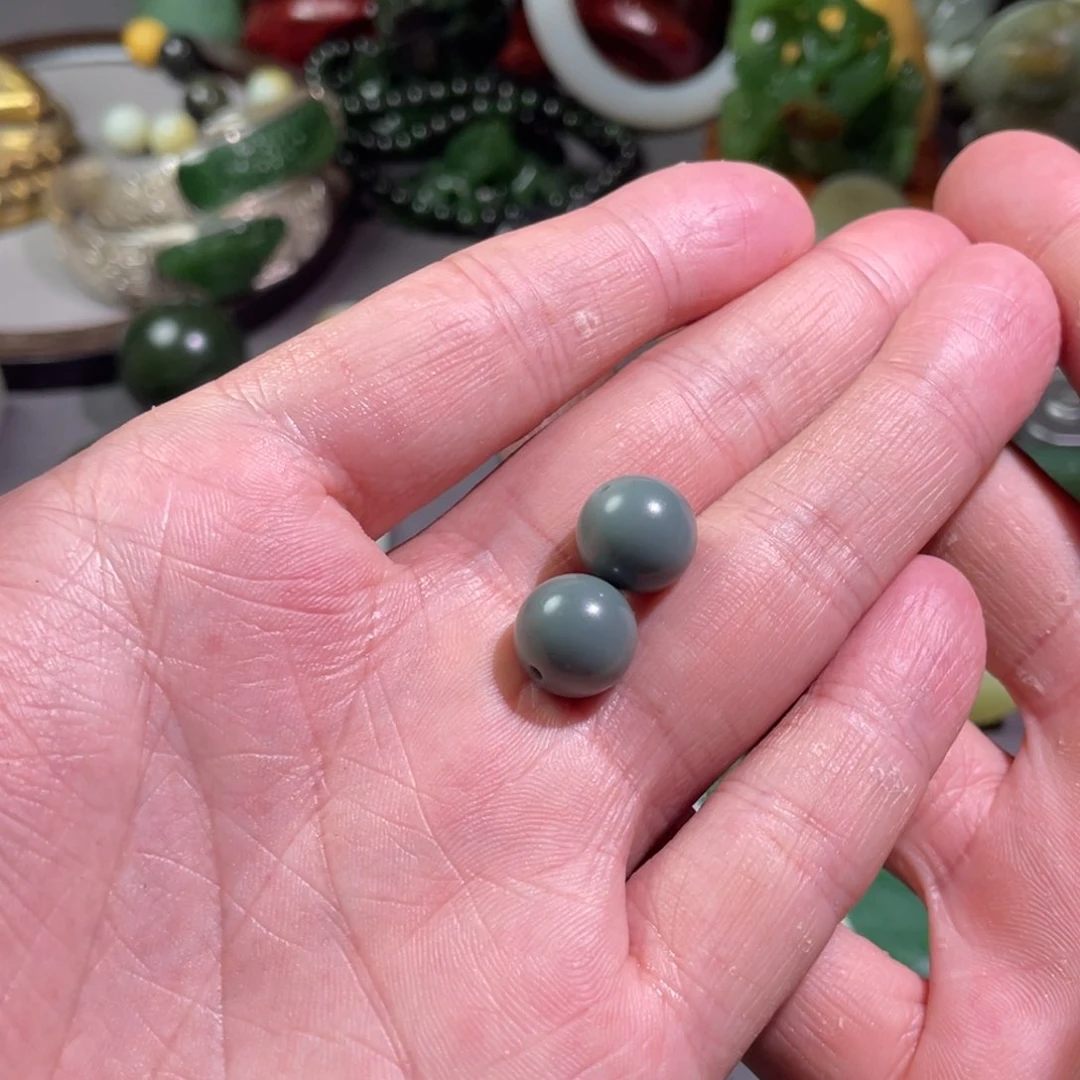 和田玉未镶嵌颈饰马**燕