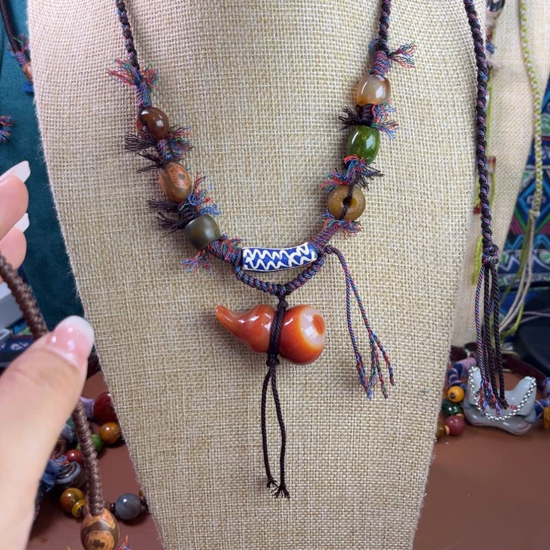 贺***姐未镶嵌颈饰玛瑙/玉髓