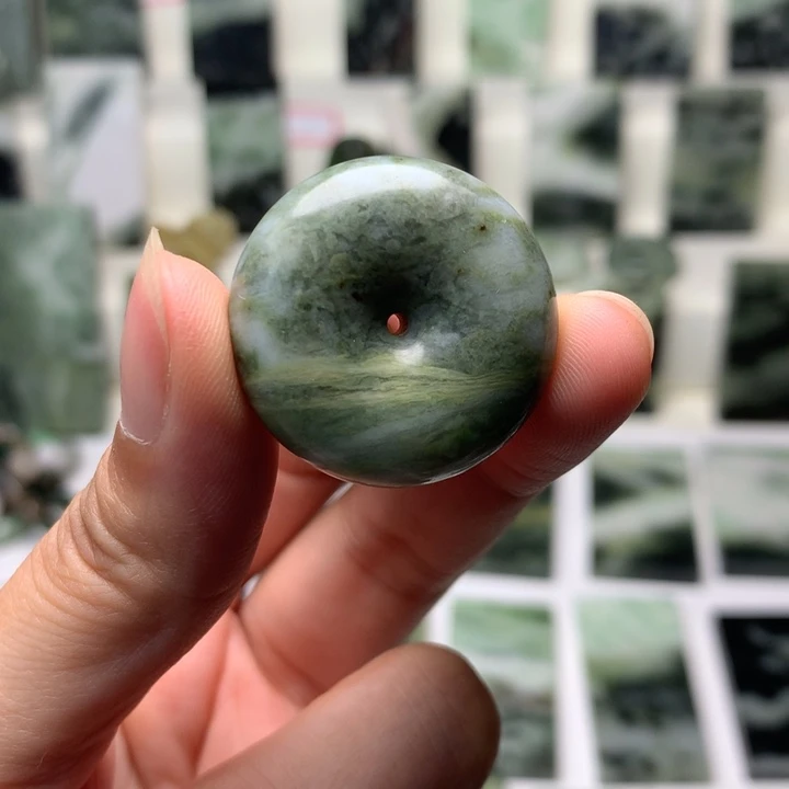 独山玉未镶嵌颈饰2