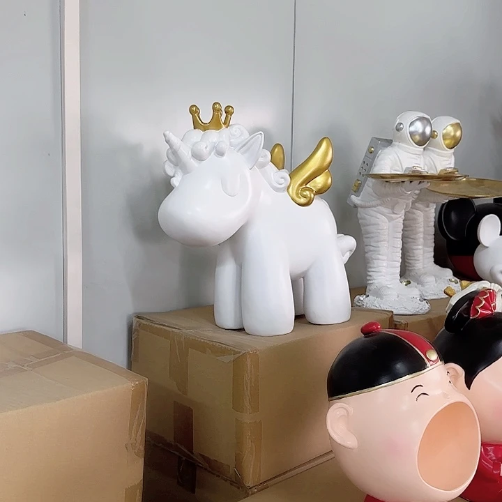 树脂湖树脂白色小飞马摆件