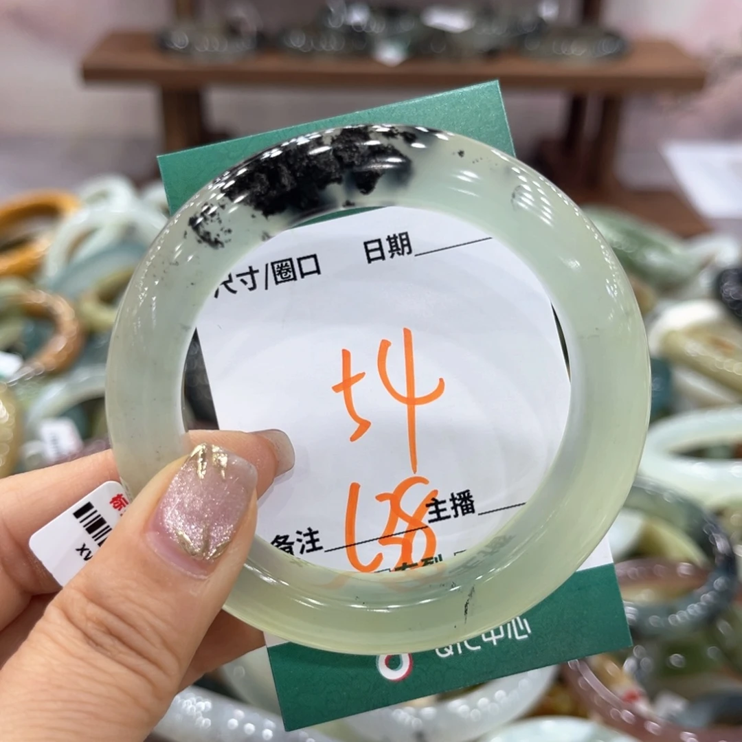 阿****蛇纹石玉未镶嵌手镯
