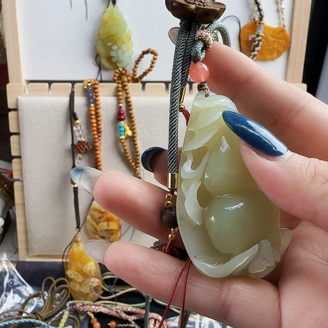 龙***忧合金蛇纹石玉颈饰