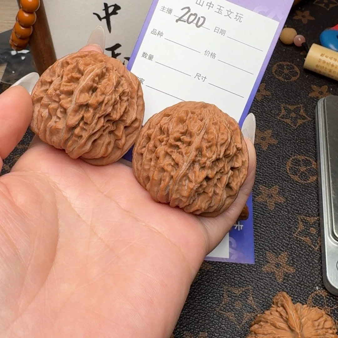 抱****文玩核桃把件43.5四座楼200