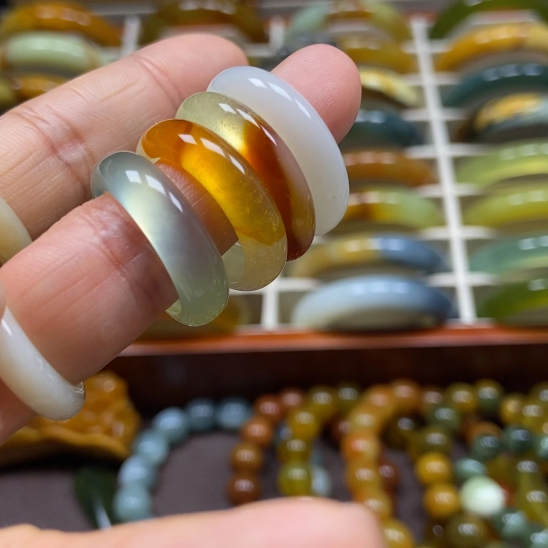 用***4未镶嵌蛇纹石玉手串