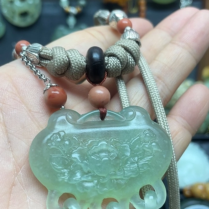 未镶嵌蛇纹石玉颈饰