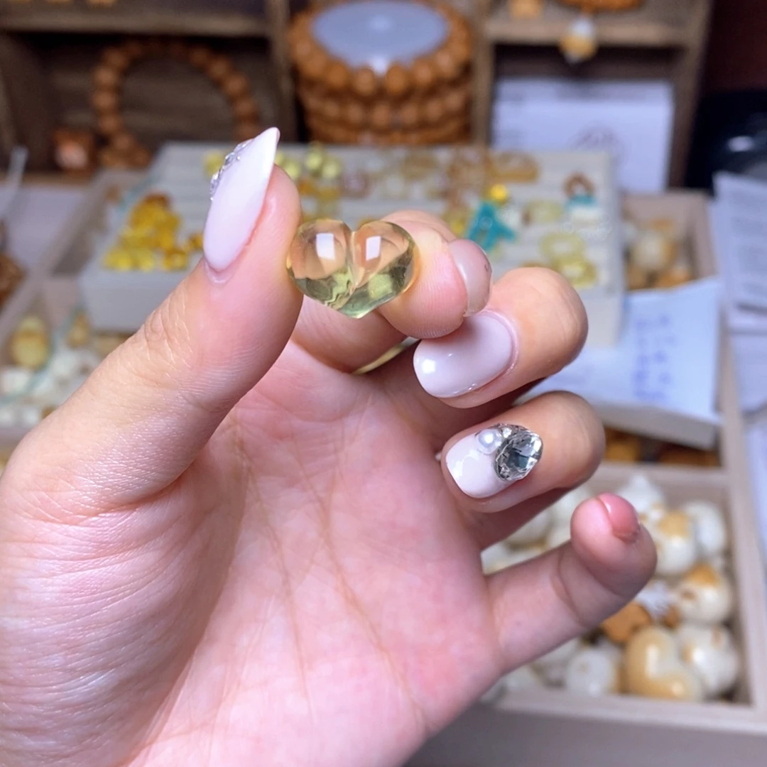 柠***檬吊坠猴头核桃蜜心1.01克