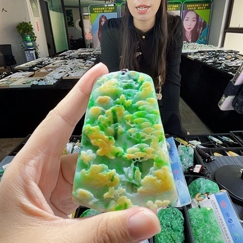 翡翠未镶嵌颈饰翡翠