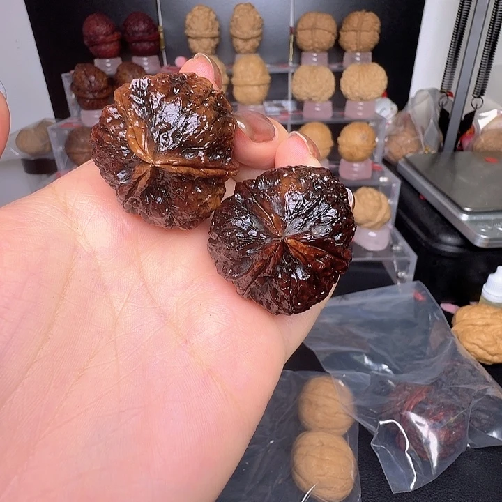 文玩核桃吊坠22号车放漏三棱