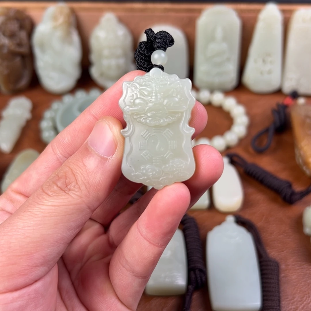 和田玉（青白玉）未镶嵌颈饰