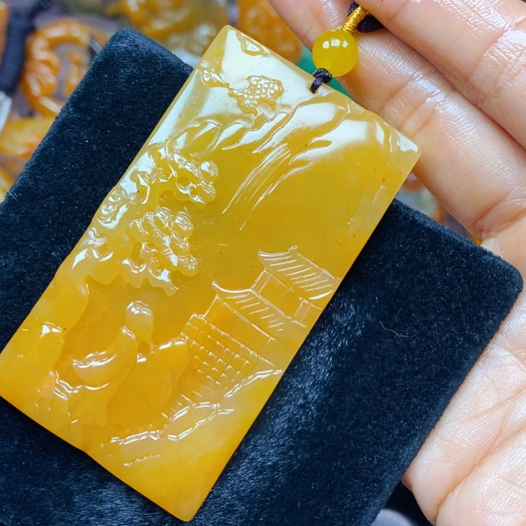 未镶嵌石英质玉（黄龙玉）颈饰