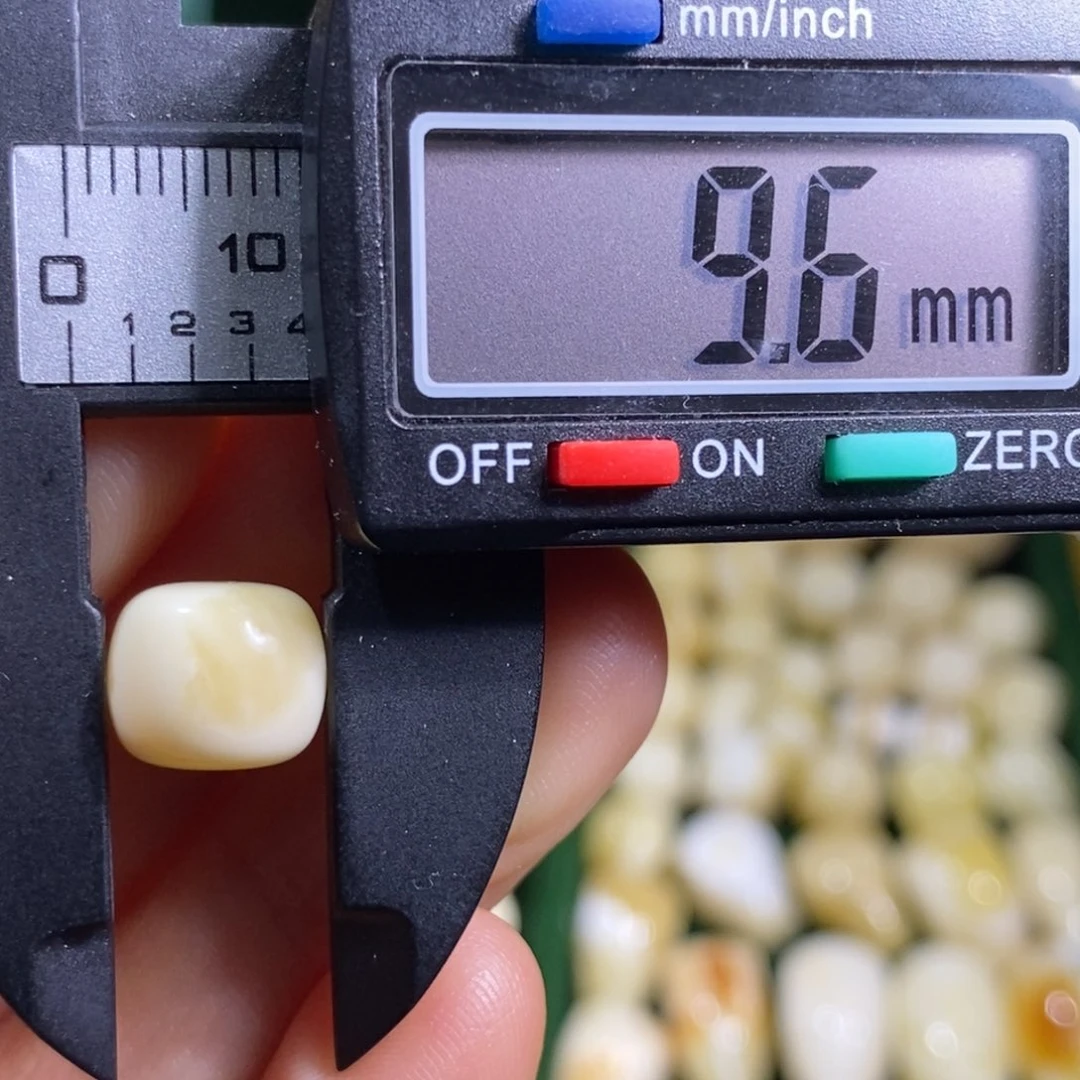 蜜蜡未镶嵌裸石微瑕