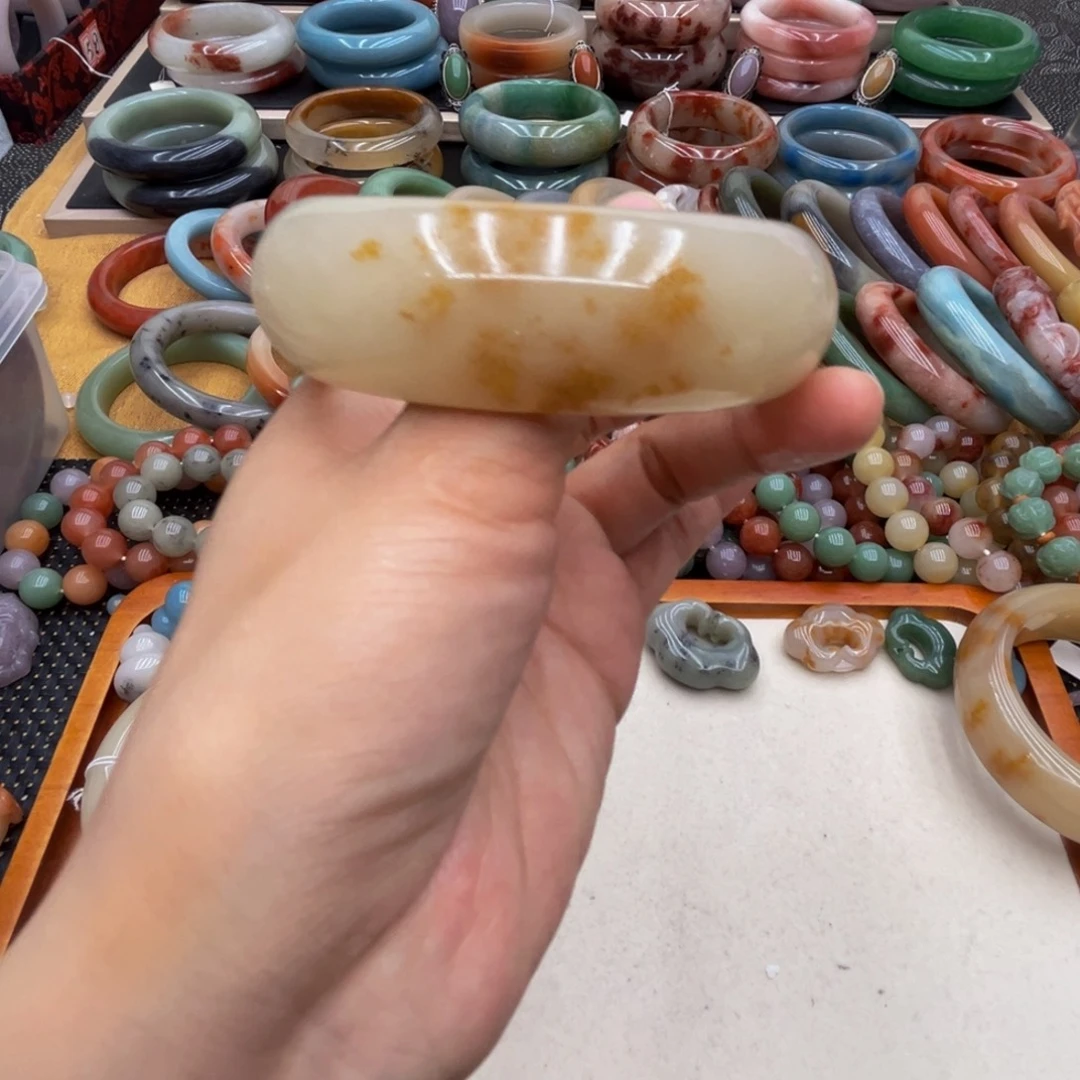 奥****石英质玉未镶嵌圈口54